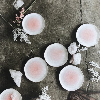 Rozā Zephyr deserta šķīvji / Baiba Prindule-Rence