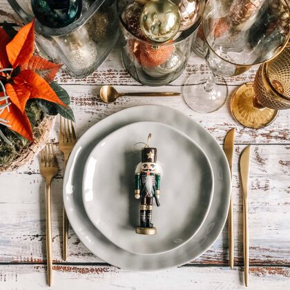 Clouds šķīvji + zeltīti piederumi + dzeltenas Amber un Versaille glāzes 