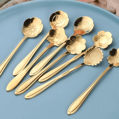 Deserta karotītes ar ziedu motīviem