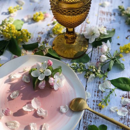 Zephyr rozā šķīvji ar zelta maliņu + Amber glāze + zeltīta karotīte